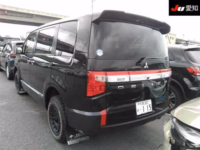 Mitsubishi Delica D:5