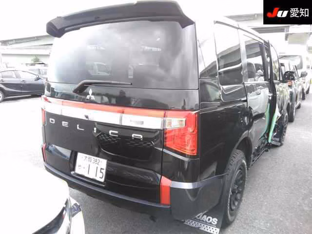 Mitsubishi Delica D:5