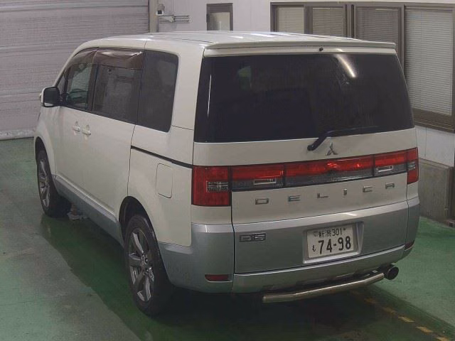 Mitsubishi Delica D:5