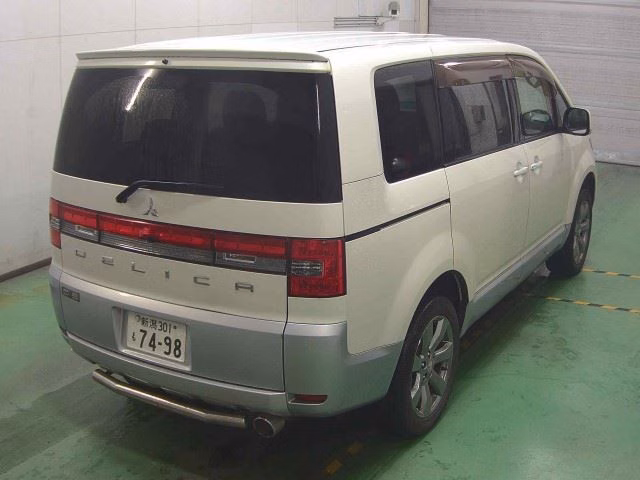 Mitsubishi Delica D:5