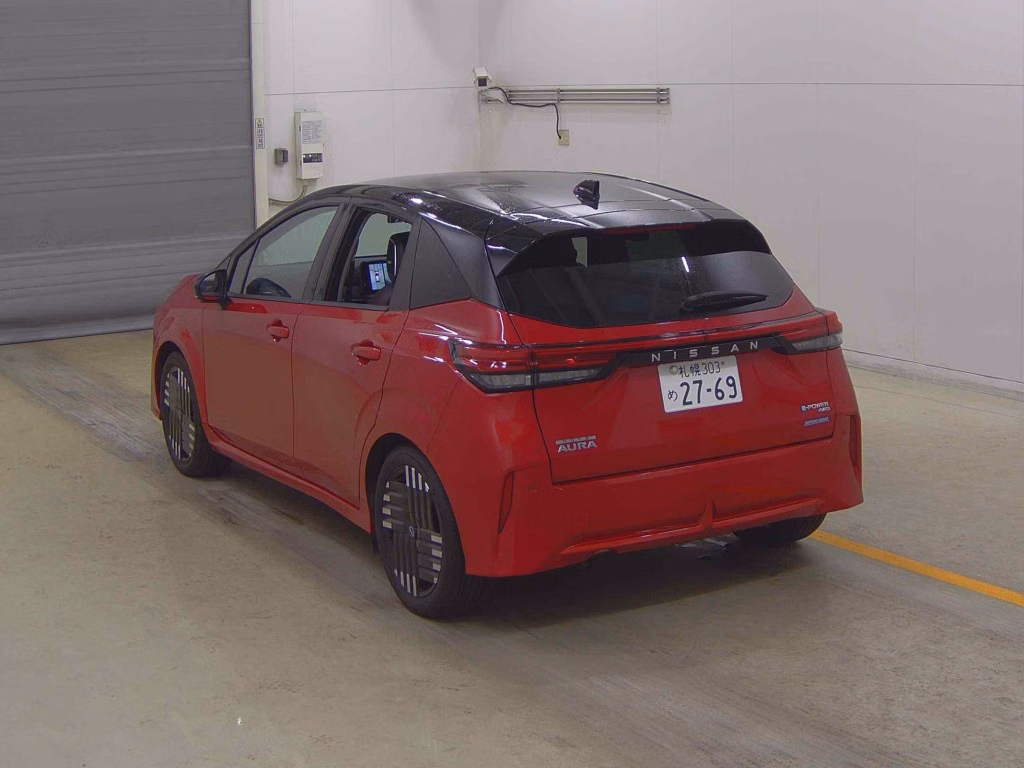Nissan Aura