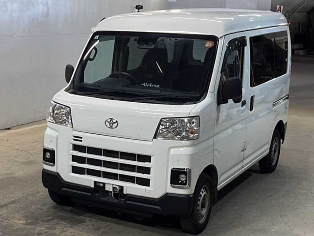TOYOTA PIXIS VAN