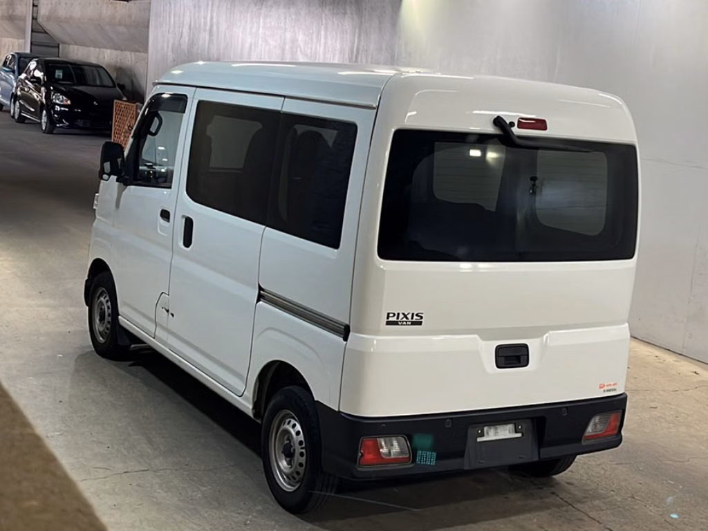 TOYOTA PIXIS VAN