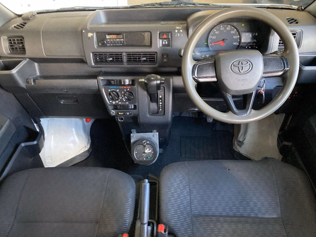 TOYOTA PIXIS VAN