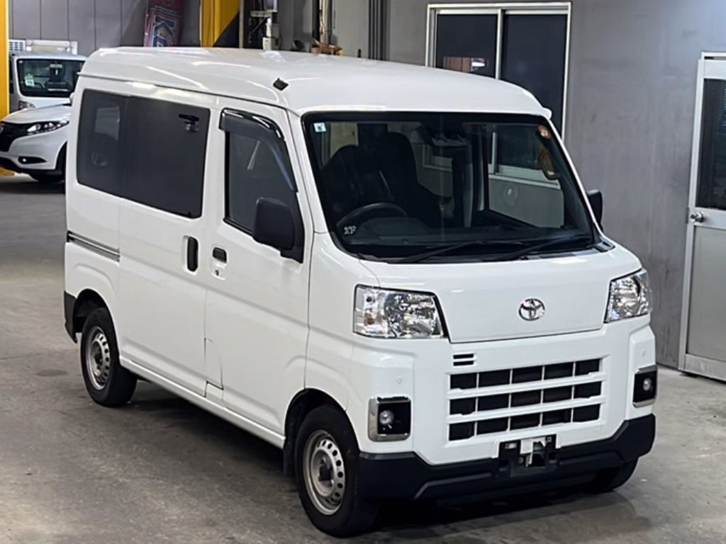 TOYOTA PIXIS VAN