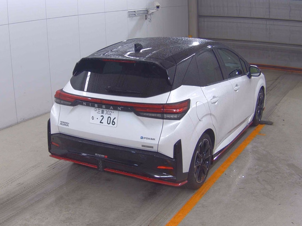 Nissan Aura