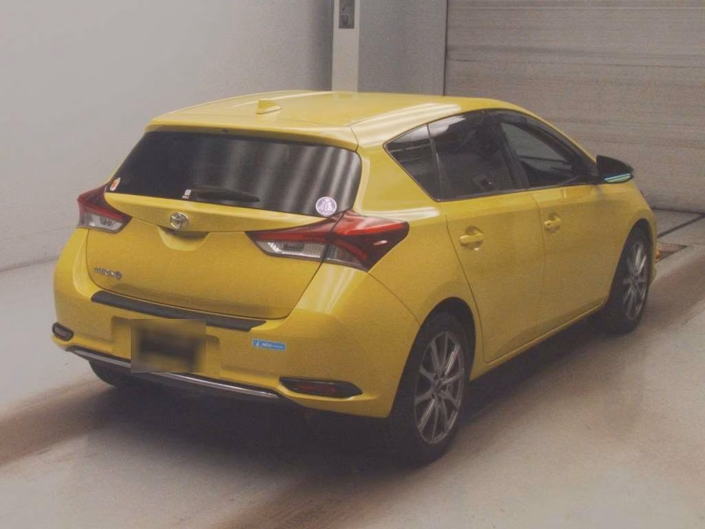 TOYOTA AURIS