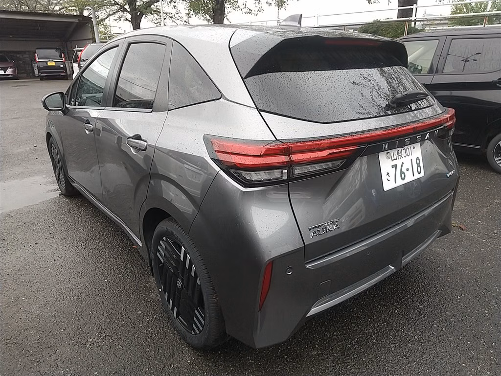 Nissan Aura