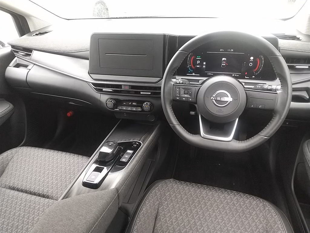 Nissan Aura