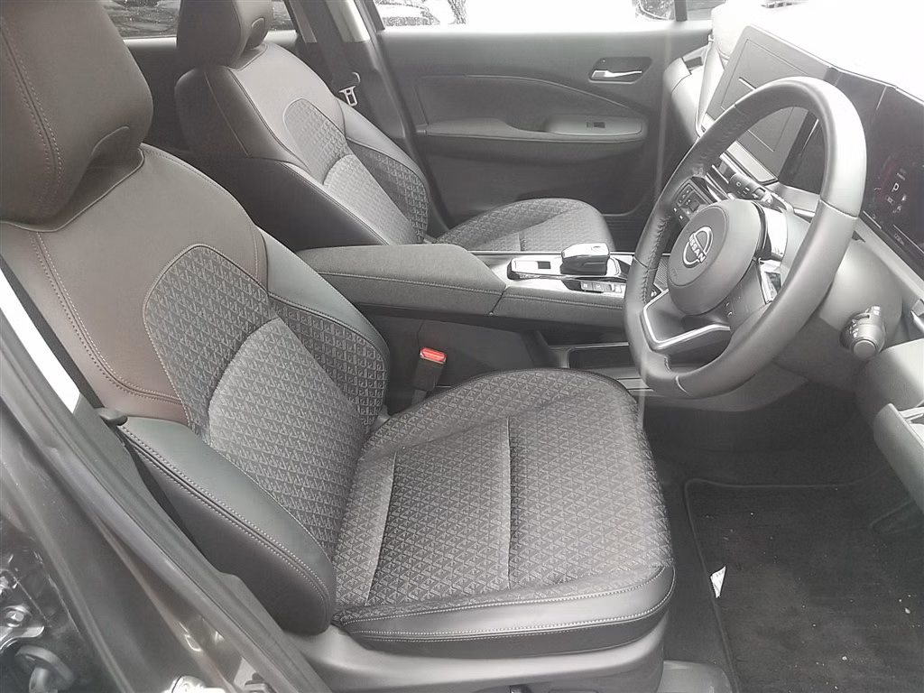 Nissan Aura