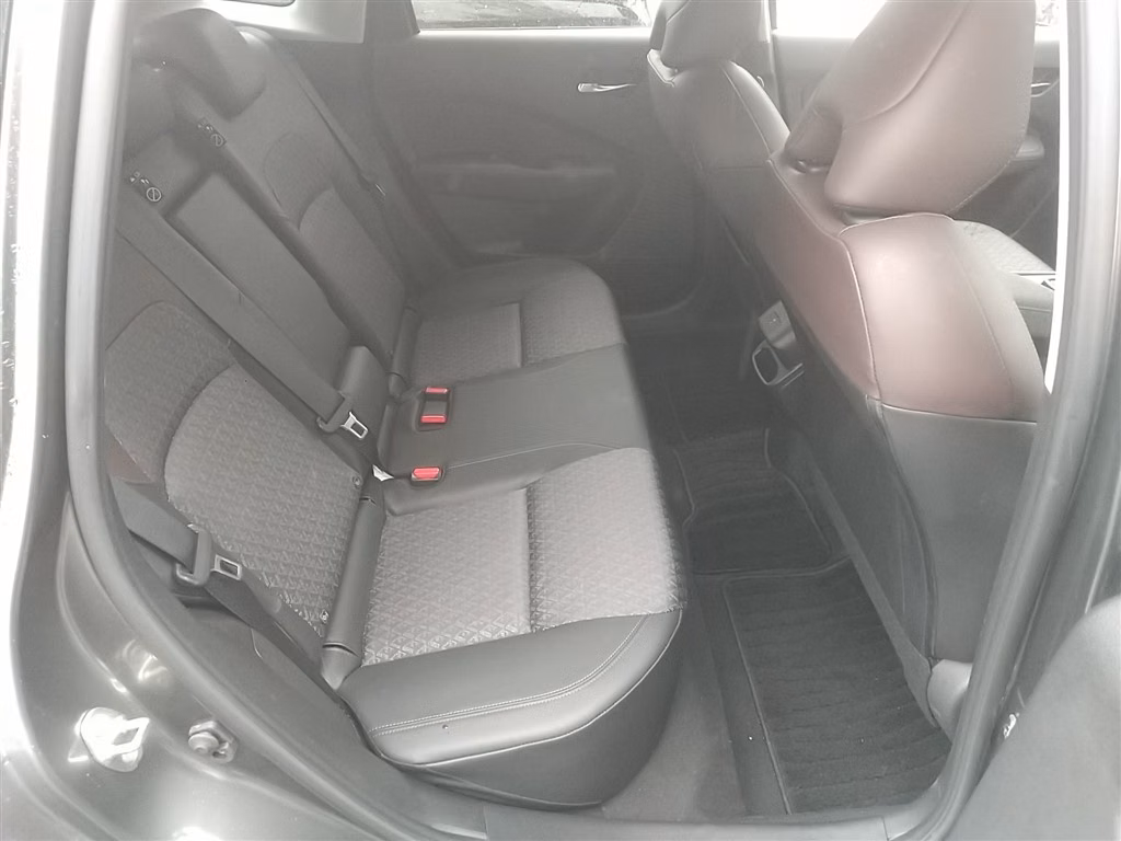 Nissan Aura