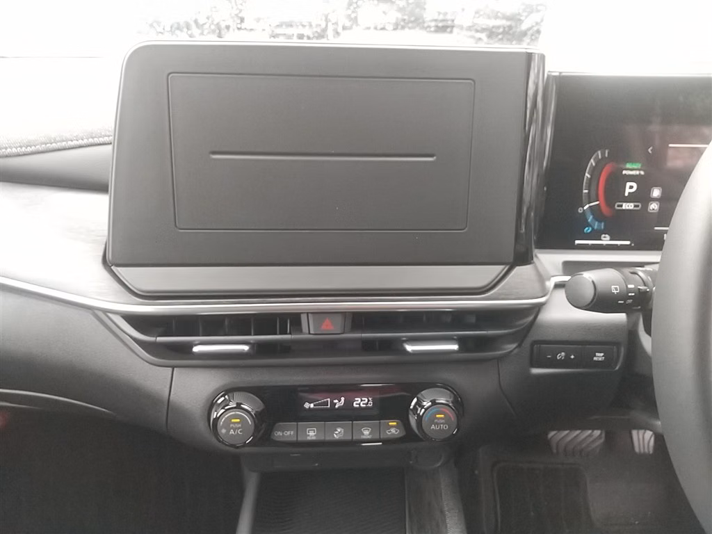 Nissan Aura