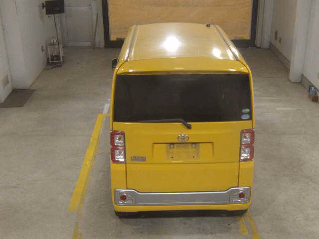 TOYOTA PIXIS MEGA