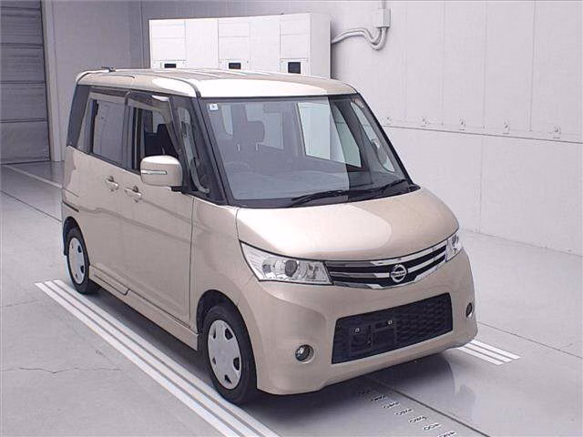 NISSAN ROOX