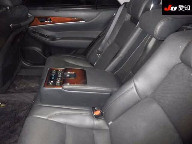 Toyota Crown Majesta
