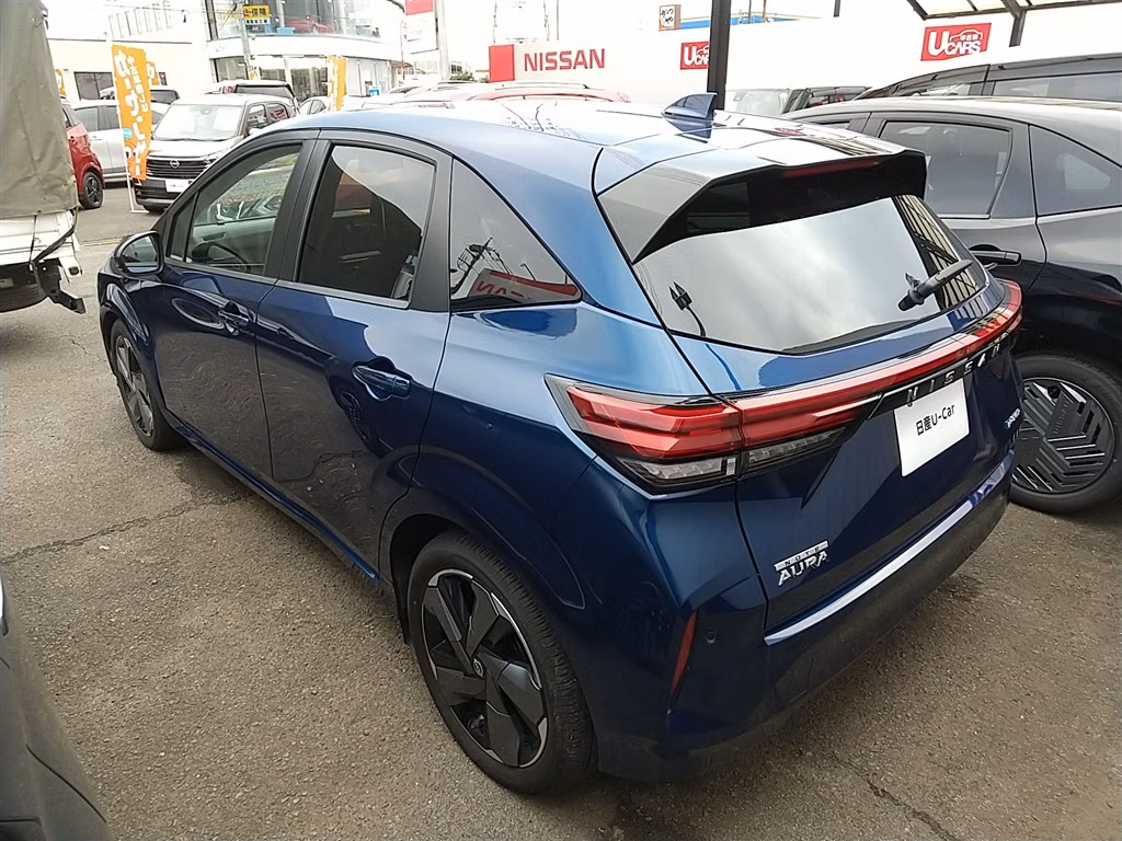 Nissan Aura