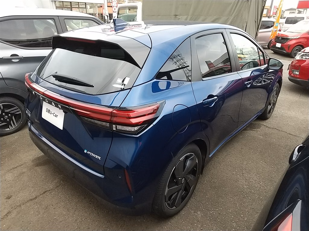 Nissan Aura