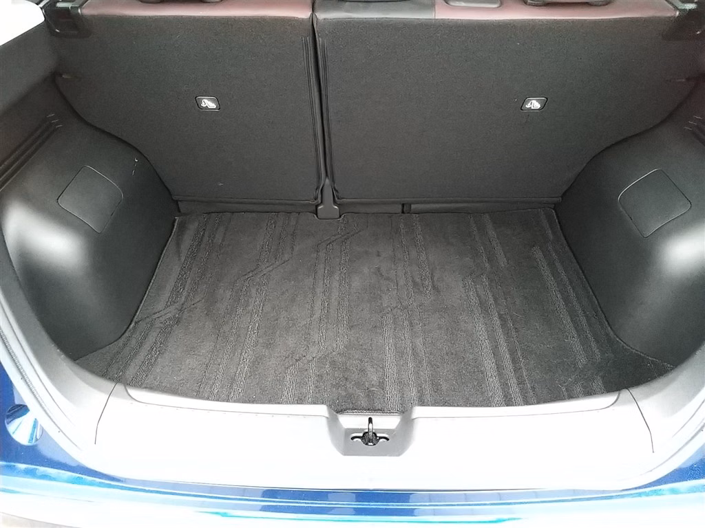 Nissan Aura