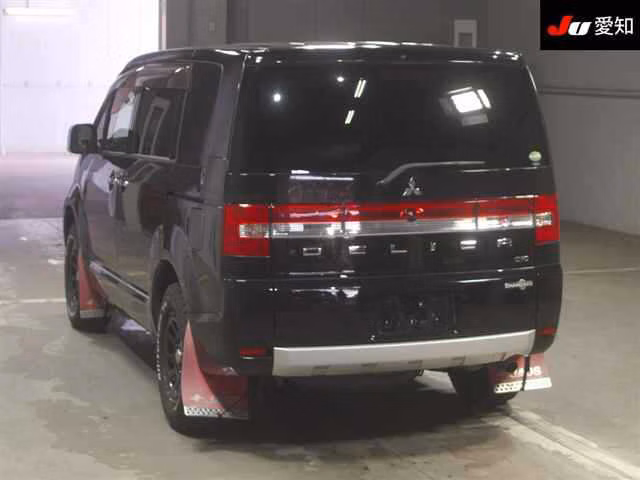Mitsubishi Delica D:5