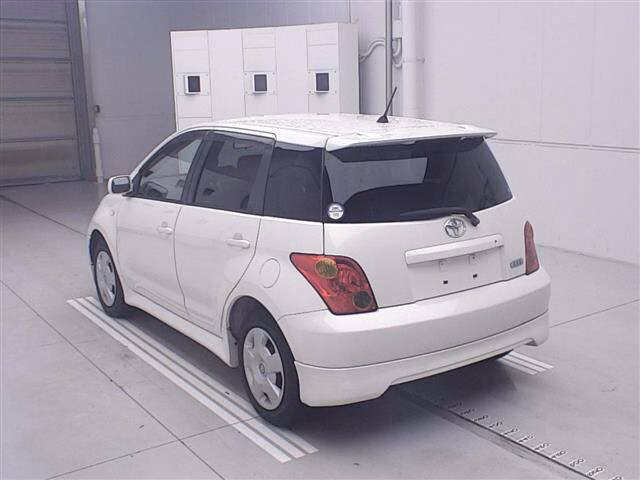 TOYOTA IST
