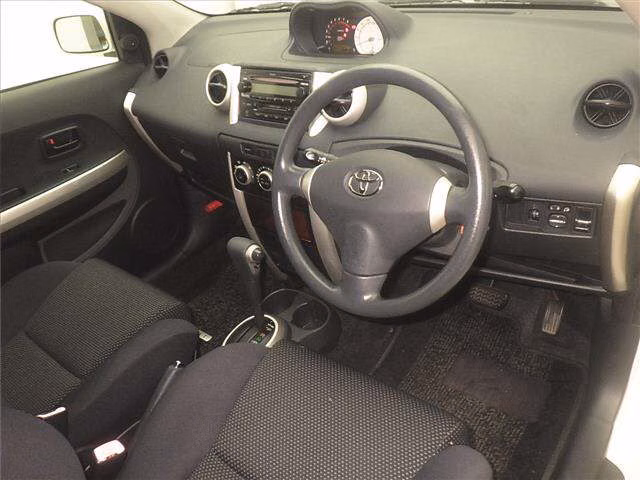 TOYOTA IST