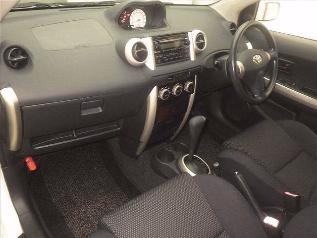 TOYOTA IST