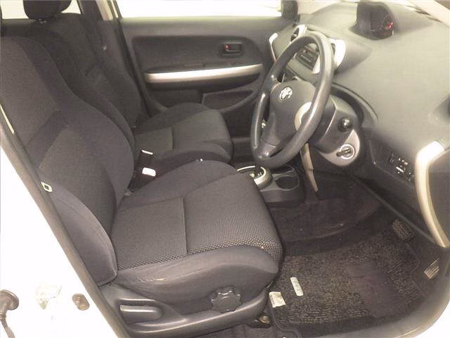 TOYOTA IST