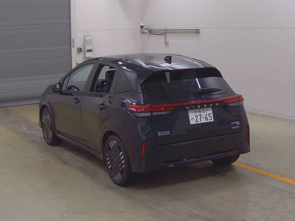 Nissan Aura