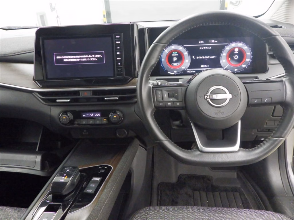 Nissan Aura