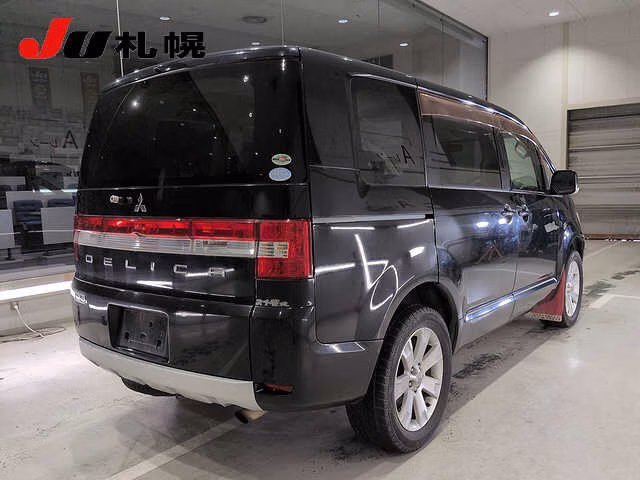 Mitsubishi Delica D:5