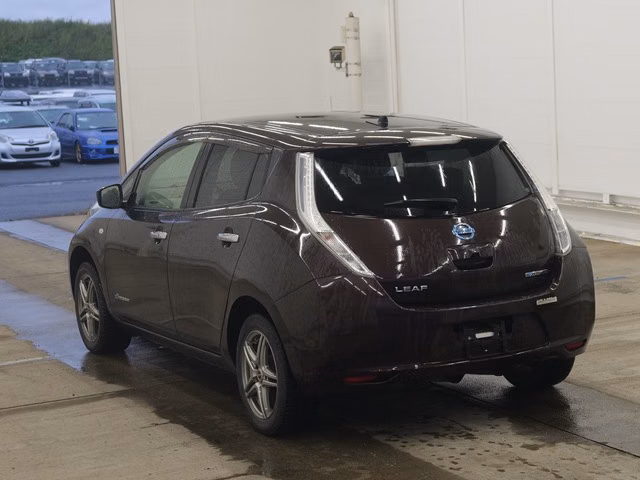 NISSAN LEAF