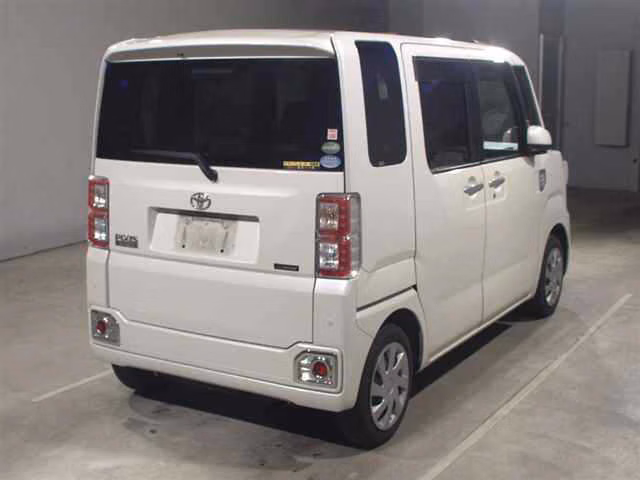 TOYOTA PIXIS MEGA