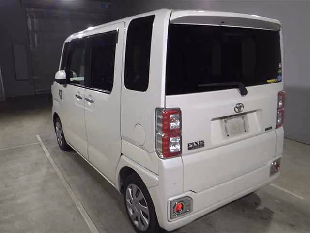 TOYOTA PIXIS MEGA