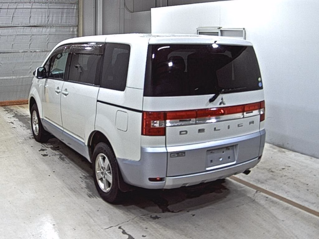 Mitsubishi Delica D:5
