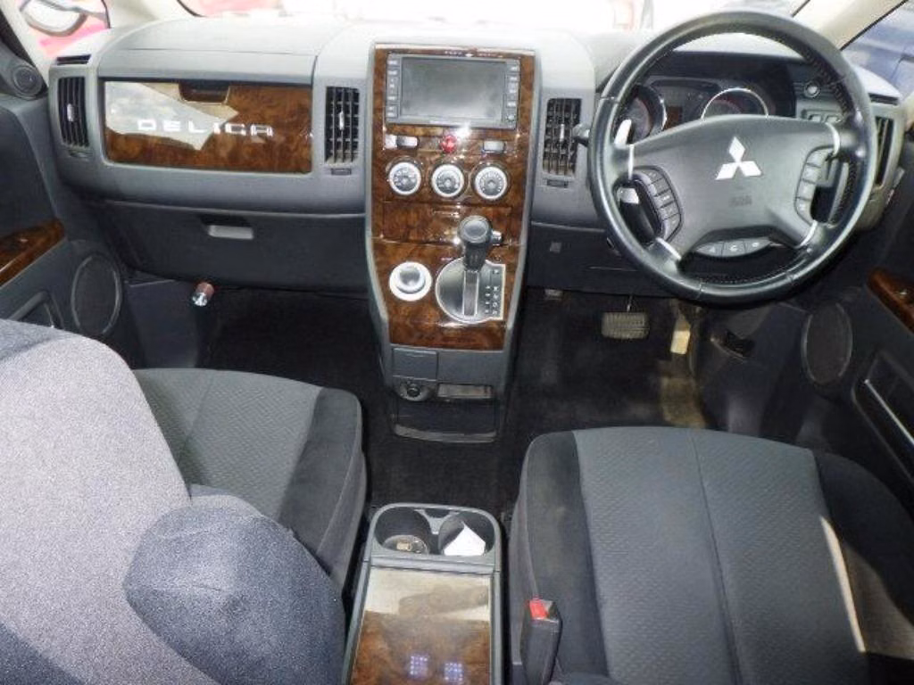Mitsubishi Delica D:5