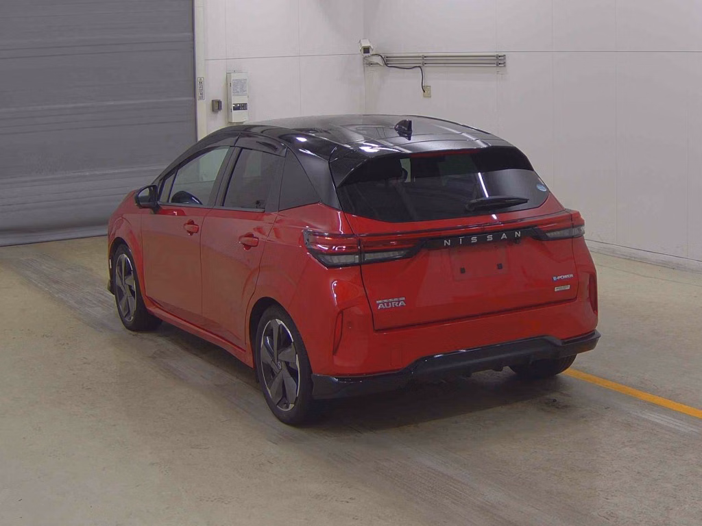 Nissan Aura