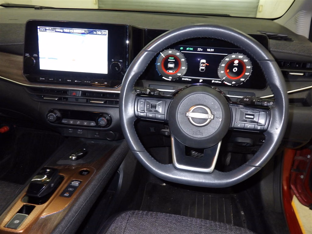 Nissan Aura