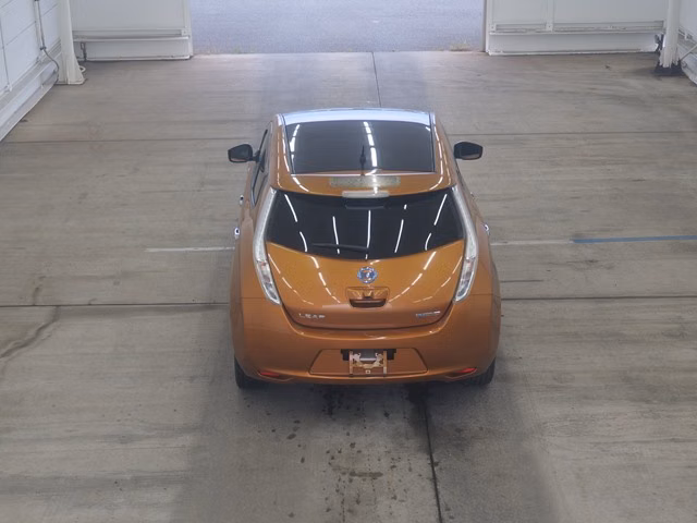 NISSAN LEAF