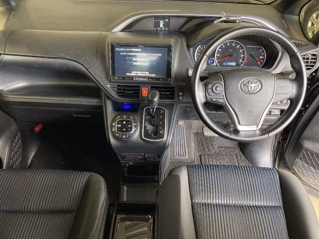TOYOTA VOXY