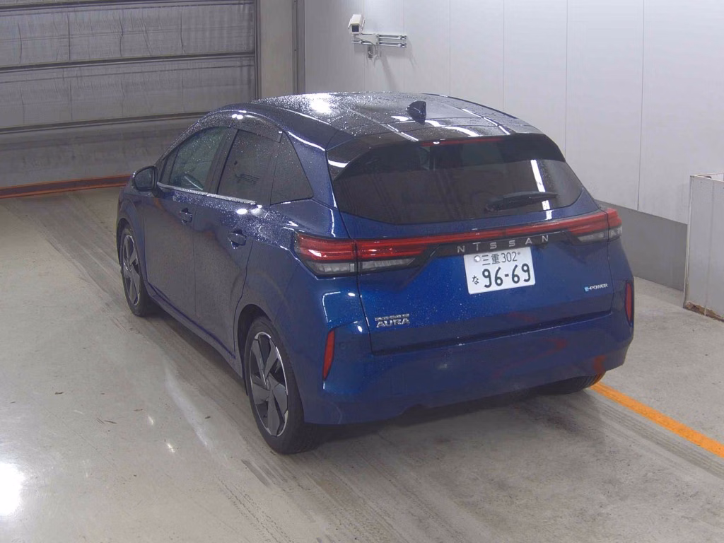 Nissan Aura
