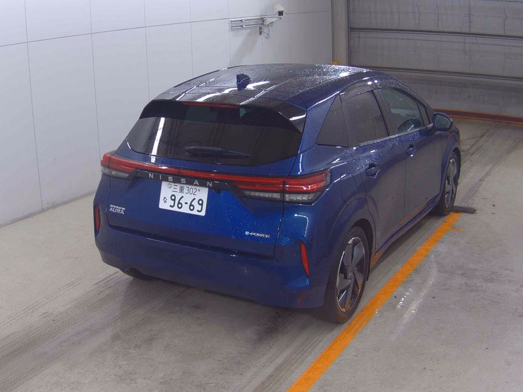 Nissan Aura