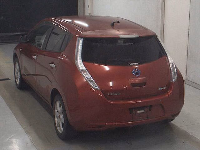 NISSAN LEAF