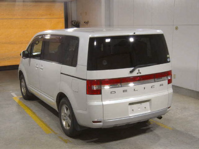 Mitsubishi Delica D:5