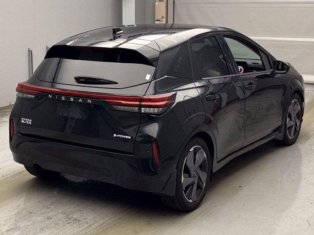 Nissan Aura