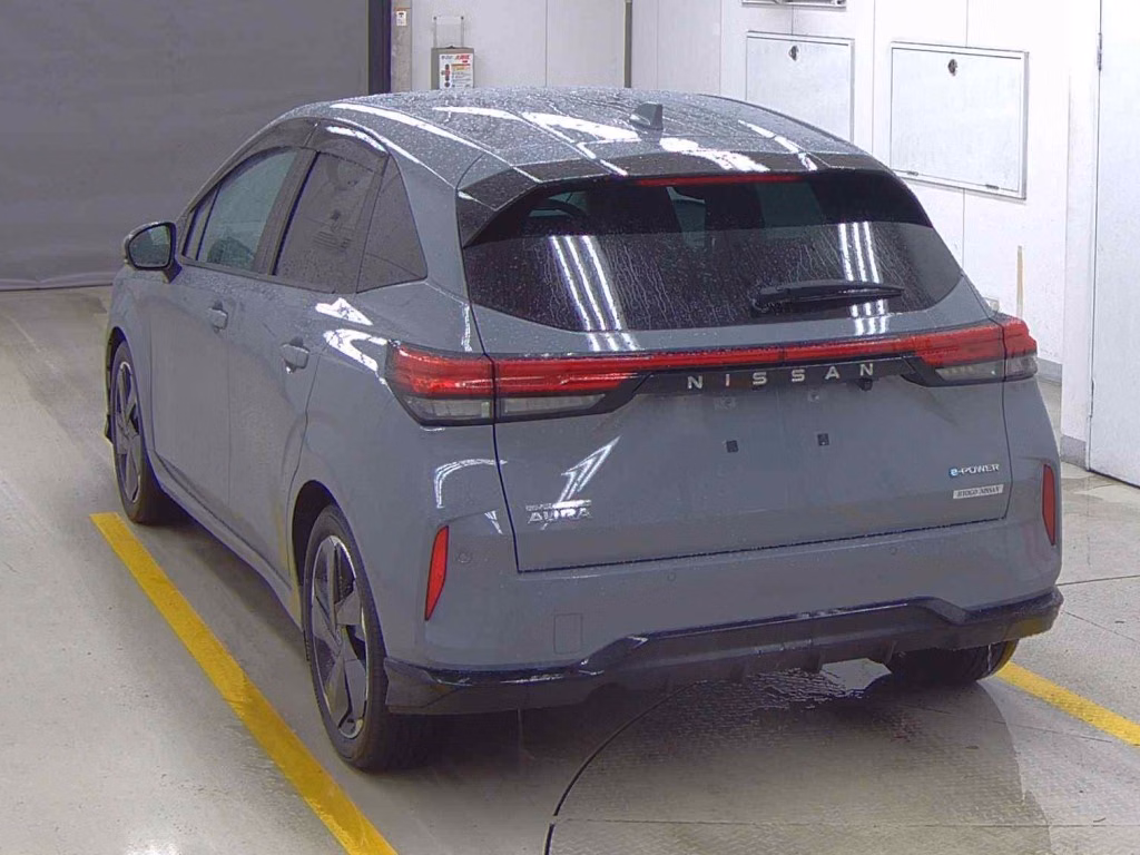 Nissan Aura