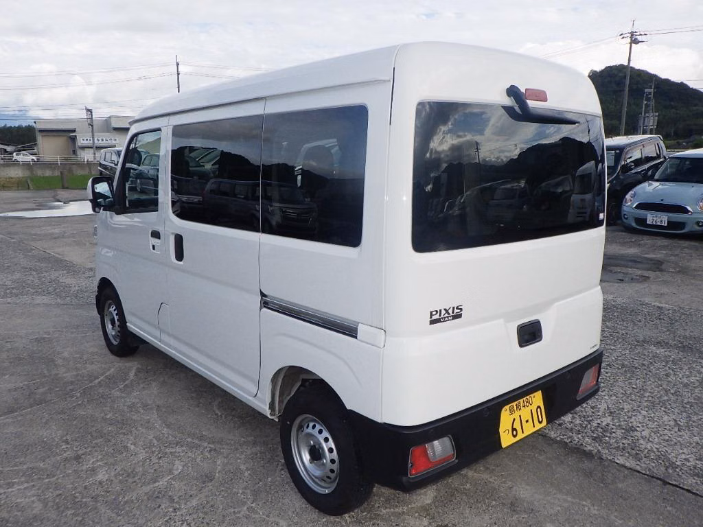 TOYOTA PIXIS VAN
