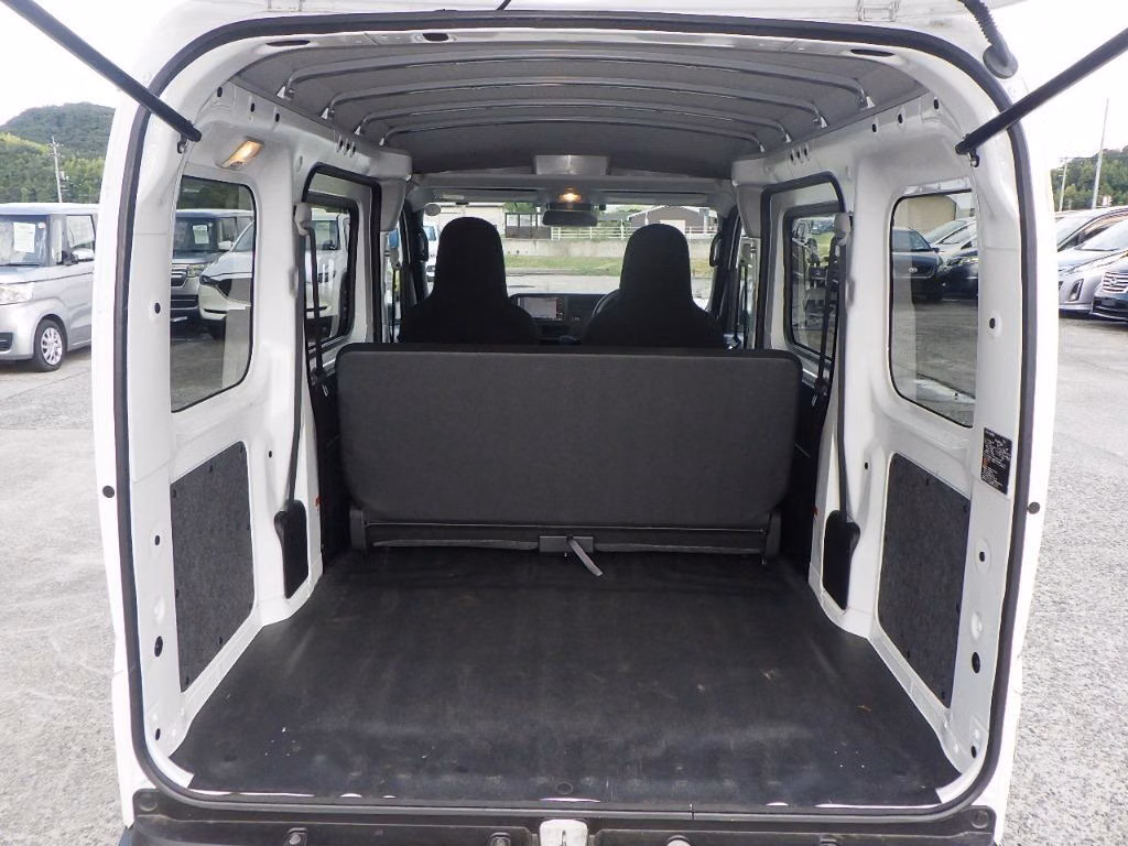 TOYOTA PIXIS VAN