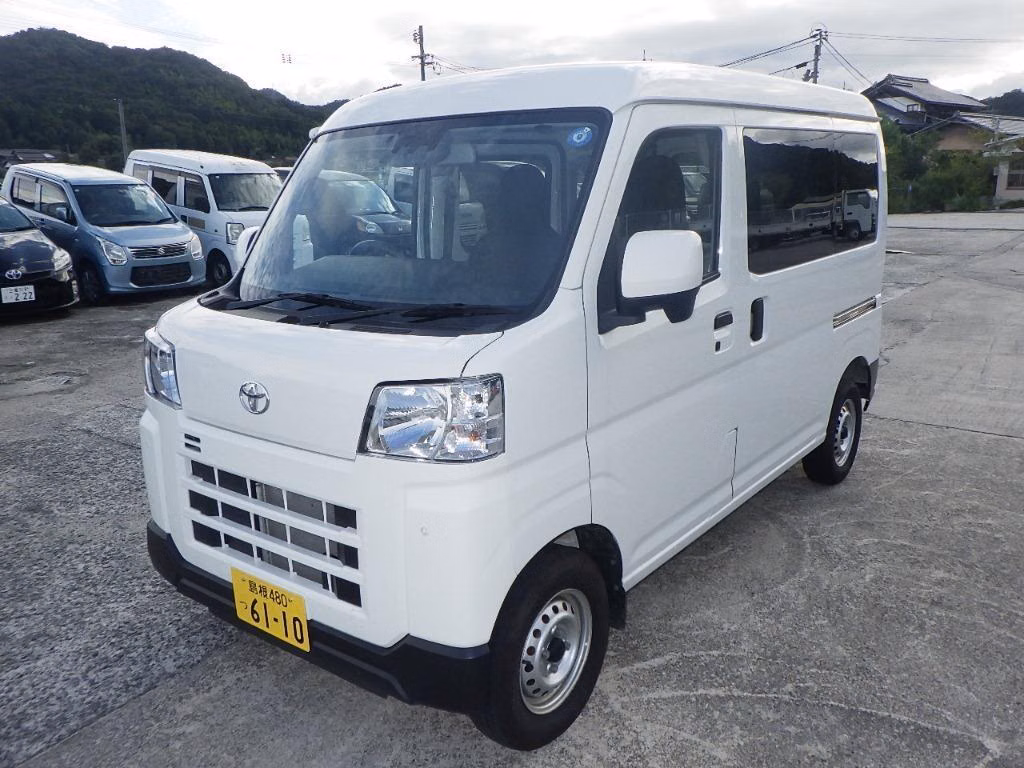 TOYOTA PIXIS VAN