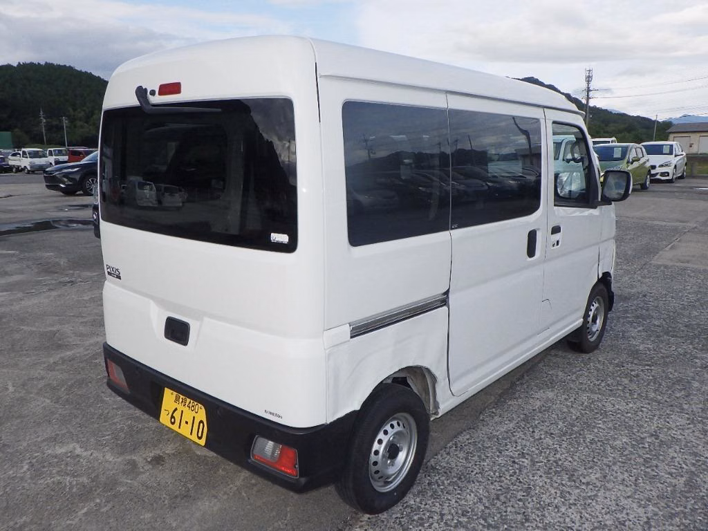 TOYOTA PIXIS VAN