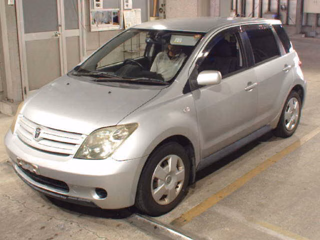 TOYOTA IST